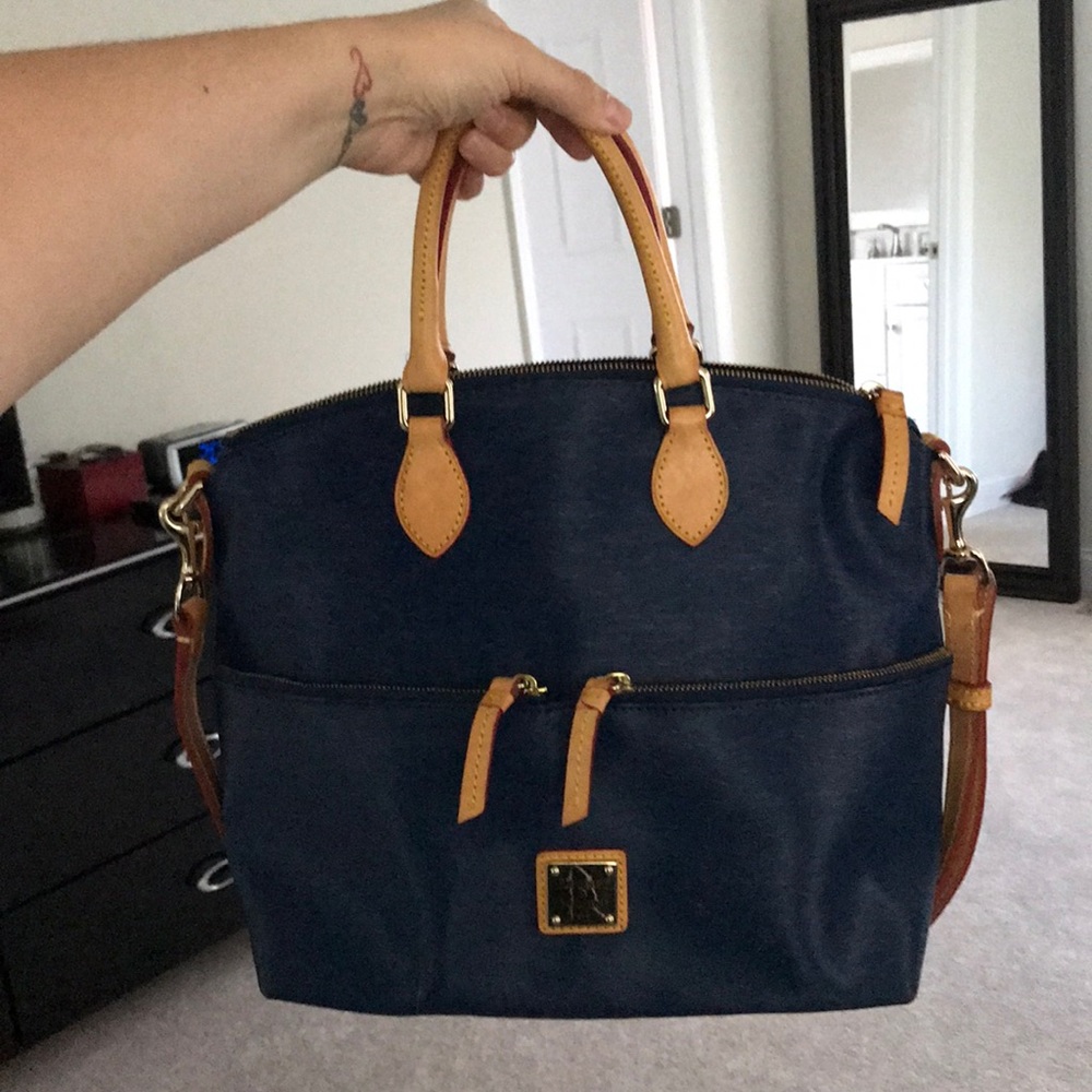 Dooney and Bourke satchel bag with pockets